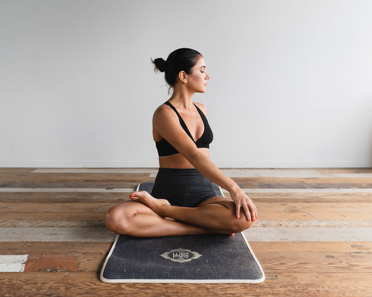 cách chọn thảm tập yoga loại nào tốt nhất hiện nay