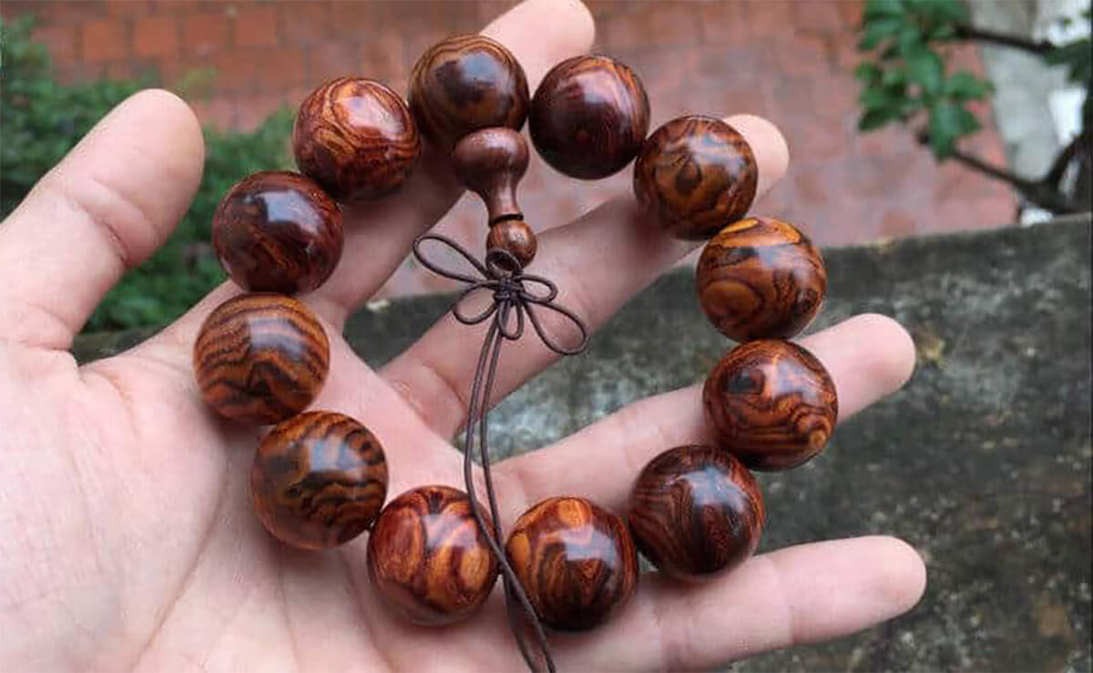 Cách chọn vòng tay phong thủy cho người mệnh hỏa trừ xui xẻo, ốm đau 11 Lựa chọn chất liệu đá quý hay gỗ làm vòng tay phong thủy cho người mệnh hỏa