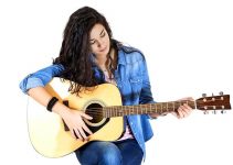 Mới học đàn guitar nên mua loại nào phù hợp cho người học tập chơi đàn