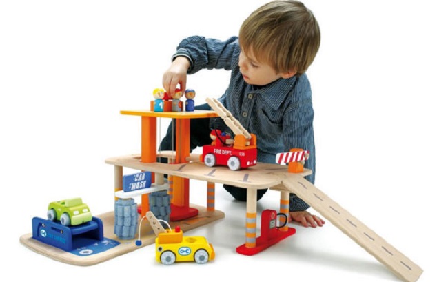 Đồ chơi cho bé 3 tuổi Trẻ lên 3 thường có xu hướng khám phá mọi thứ xung quanh nhiều hơn so với những giai đoạn trước