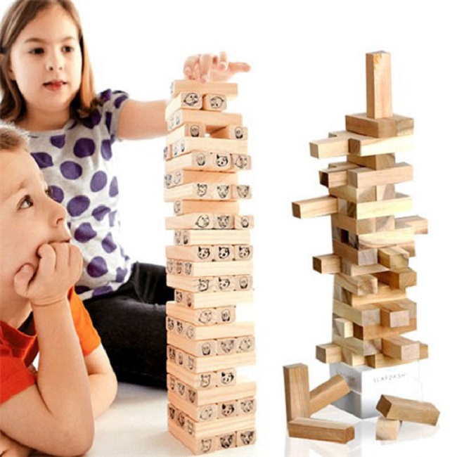Với trò chơi rút gỗ này sẽ giúp các con cẩn thận hơn, tỉ mỉ hơn